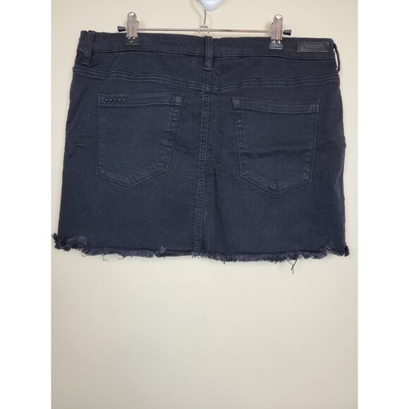 Blank NYC NEW  Women’s Mini Denim Skirt Lace Up Slit Raw Hem Black Size 31 - Picture 4 of 8
